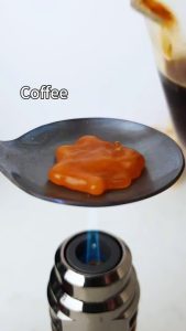 Café vs Cuillère chaude