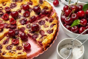 Clafoutis aux cerises : la méthode du verre pour réaliser sans balance ce savoureux dessert de grand-mère