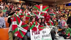 Euskadi gana en la grada y España en la pista