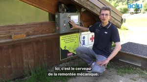 Cet ado a construit une station de ski miniature dans son jardin