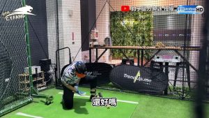 挑戰人體揮棒極限！215公里直球前職棒球員能揮到?