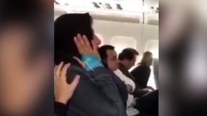 Pánico viral: mujer sufre en el avión y los pasajeros aplauden