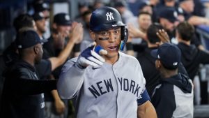Dramatic Yankees-Blue Jays Game Tied at Nine, Late in the Game