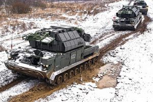 ポーランド製のカミカゼドローンがロシアのトール防空システムを爆破する映像