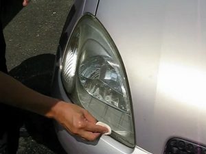 かんたん！　ヘッドライト黄ばみ取り ＆ ２年持続コーティング