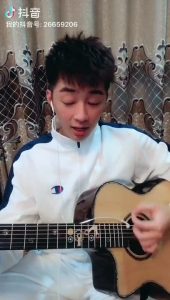 本来想安安静静唱个歌 可是我姐好烦人啊 哈哈哈哈哈哈哈