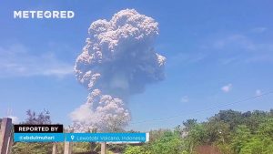 The Lewotobi Laki Laki volcano in Indonesia has erupted in impressive fashion! It ejected a column of ash that reached 18,000 meters