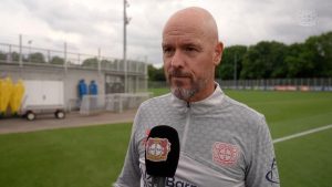 Ten Hag dirigió su primer entrenamiento al frente del Bayer Lerverkusen