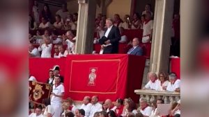 Abuchean al alcalde de Pamplona por Bildu, Joseba Asiron, en la plaza de toros