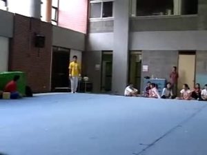 褲子掉了