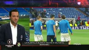 Los jugadores de Real Madrid volvieron a salir al terreno a dar las gracias a la afición