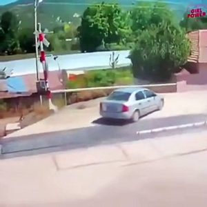 VÍDEO: ¿Magia? Este coche desaparece en un segundo