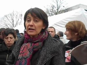 19/01/12 - Merck - Nathalie Arthaud avec les salariés