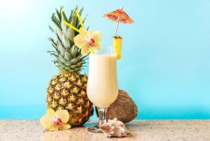 Voici comment faire une vraie piña colada, le cocktail national de Porto Rico composé de seulement 3 ingrédients