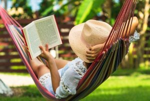 « Un vrai roman, qu'on ne lâche pas » : cet ouvrage vivement recommandé par Lilia Hassaine est « l’un de ses préférés »