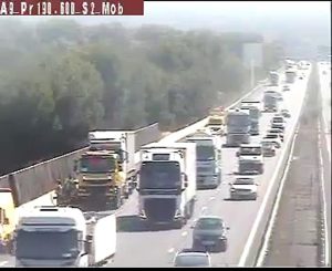 Un poids lourd percute un véhicule de patrouille sur l'A9