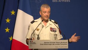 Poutine estime que « la France est son principal adversaire en Europe », assure le chef d’état-major des armées françaises