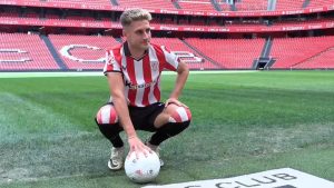 Robert Navarro: "Jugar en el Athletic es un paso grande en mi carrera"