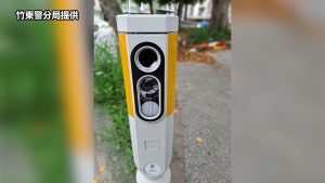 交通違規被逮「美送」砸智慧停車柱 面臨刑責與紅單500倍賠償（竹東警分局提供）