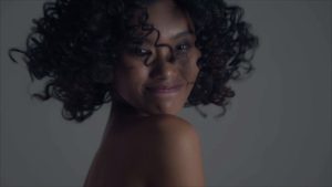How to Curl Your Hair Without Using Heat