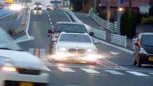 Strobing Headlights in Japan