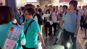 【衝撃動画】自民党・杉田水脈議員が演説中に暴行事件発生！共産党市議候補者が扇動か？被害届提出へ【2025年7月11日】