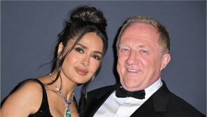 GALA VIDEO - Salma Hayek et François-Henri Pinault en famille sur le Tour de France : ambiance galette saucisse et bob vichy !