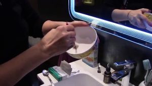 La Soluzione Perfetta Per ELIMINARE i Punti Neri… Guarda il Video!