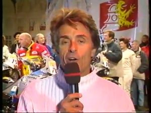 Johnny Hallyday – Stade 2 (23 décembre 2001) : Sa participation au Dakar présentée sur France 2