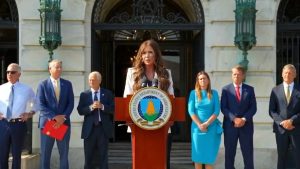 Una jueza federal prohíbe la orden de Trump para detener a migrantes en base a su raza