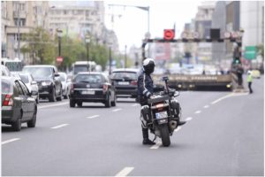 Les deux-roues ne pourront plus circuler entre deux files de voitures