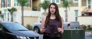 Sa nouvelle copine l’envoie chercher une boîte dans sa voiture, ce qu’il découvre est à glacer le sang!
