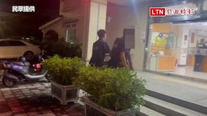 男半夜夾娃娃看一眼竟被裸男狂揍 持安全帽反擊都被法辦（民眾提供）