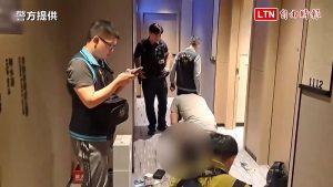 新莊驚傳毒債糾紛開槍恐嚇 警逮6嫌起出刀槍毒品（警方提供）