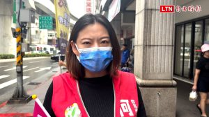 一早站路口催同意票！何孟樺：大罷免是「台灣VS.中國的選擇」