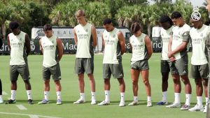 Emotivo minuto de silencio del Real Madrid en memoria de Diogo Jota y su hermano André