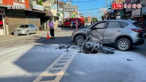 機車與違規迴轉轎車碰撞 騎士不治、機車燒毀（警方提供）