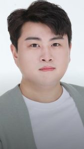 김호중, 사고 직후 모습 포착…공황이라더니 유유히 전화 통화