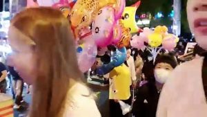 荷蘭美女一起逛街 酒吧?