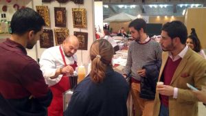 Rastrillo Nuevo Futuro: Bebida peruana "Pisco Sour" triunfa en Madrid