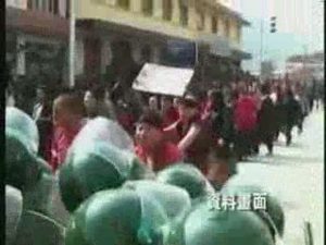 降五星旗僧侣拒捕自尽 警民酿冲突