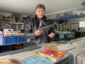 Robert collectionne 15 tonnes de vinyles