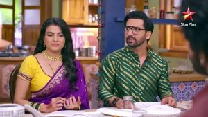 Sayali ne Roshni k order ko dia Karara jawab #UrdneKiAsha #starplus #drama