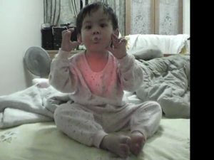 Blowing Bubbles 吹泡泡 我可愛嗎？
