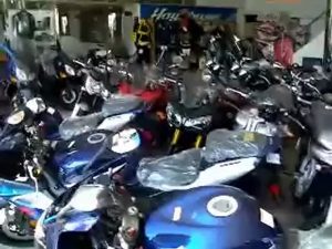 Asian city, chattin with locals NINJA 650R