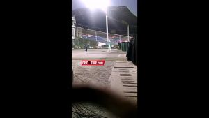 Crowd chanted -Aamir Aamir- as Hafeez and Azhar Walked out of Ground