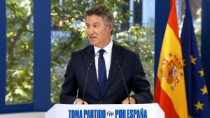 Feijóo hace reír a los periodistas en su despedida: "Las vacaciones están sobrevaloradas"